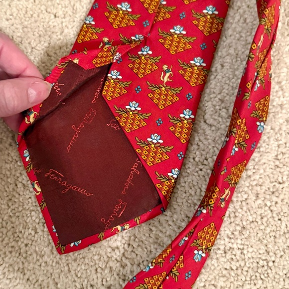 SALVATORE FERRAGAMO 100% Silk Red Horse/Flower Patterned Men’s Neck Tie - Picture 10 of 16